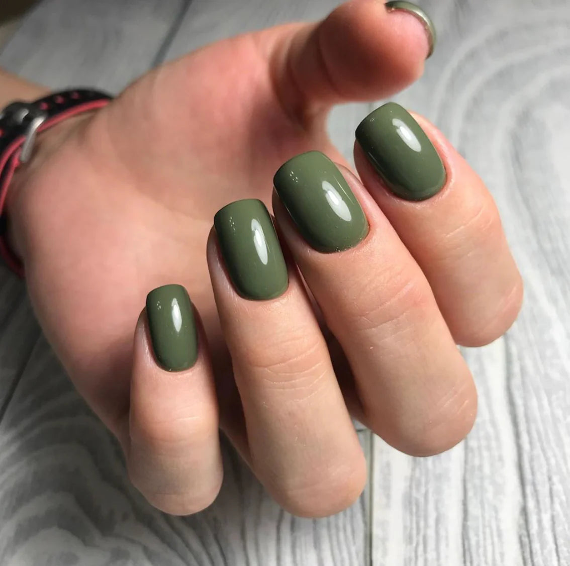 Akzentz Luxio Vert gel color and finish
