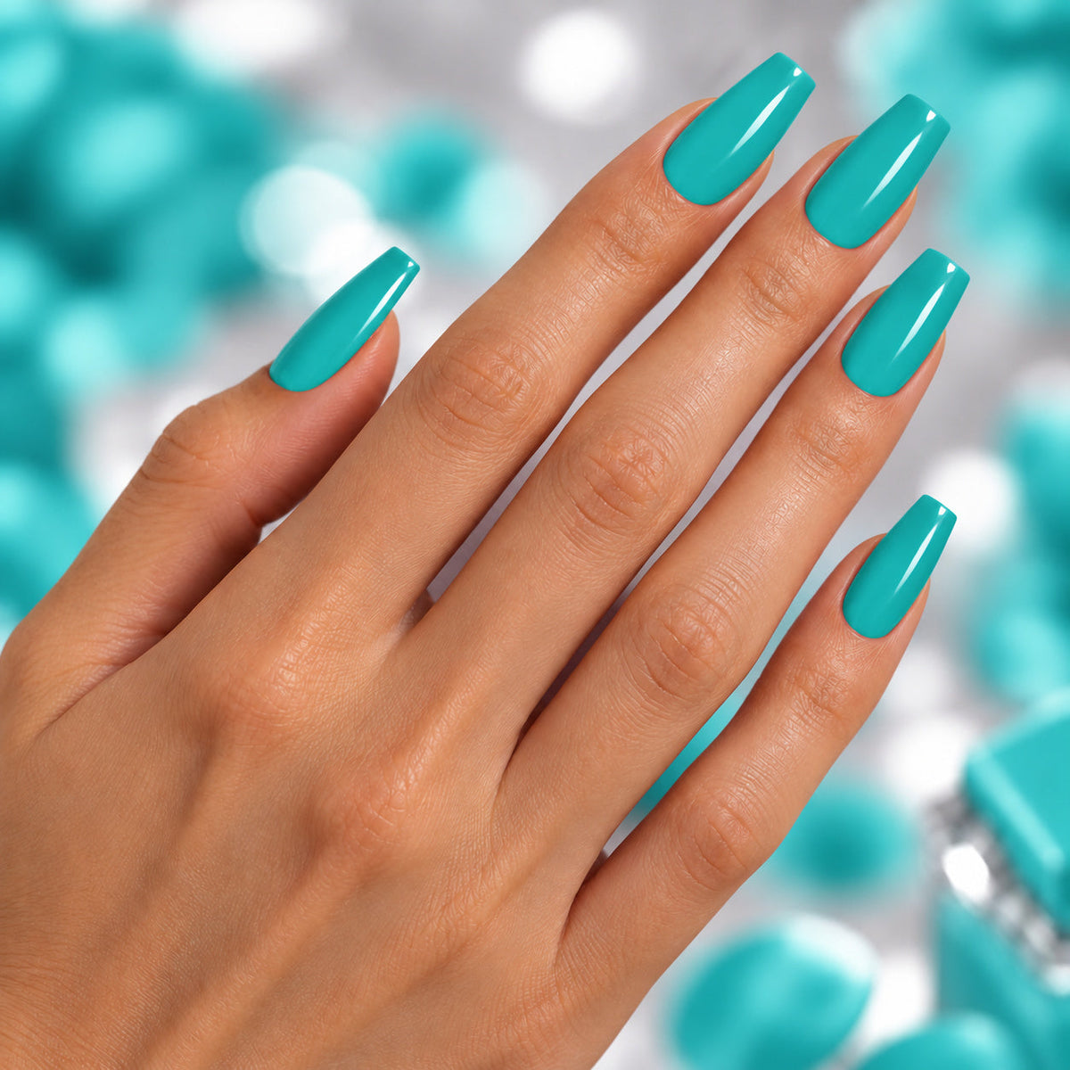 BEMI Creami Lagoon O18 nails in a color photo.