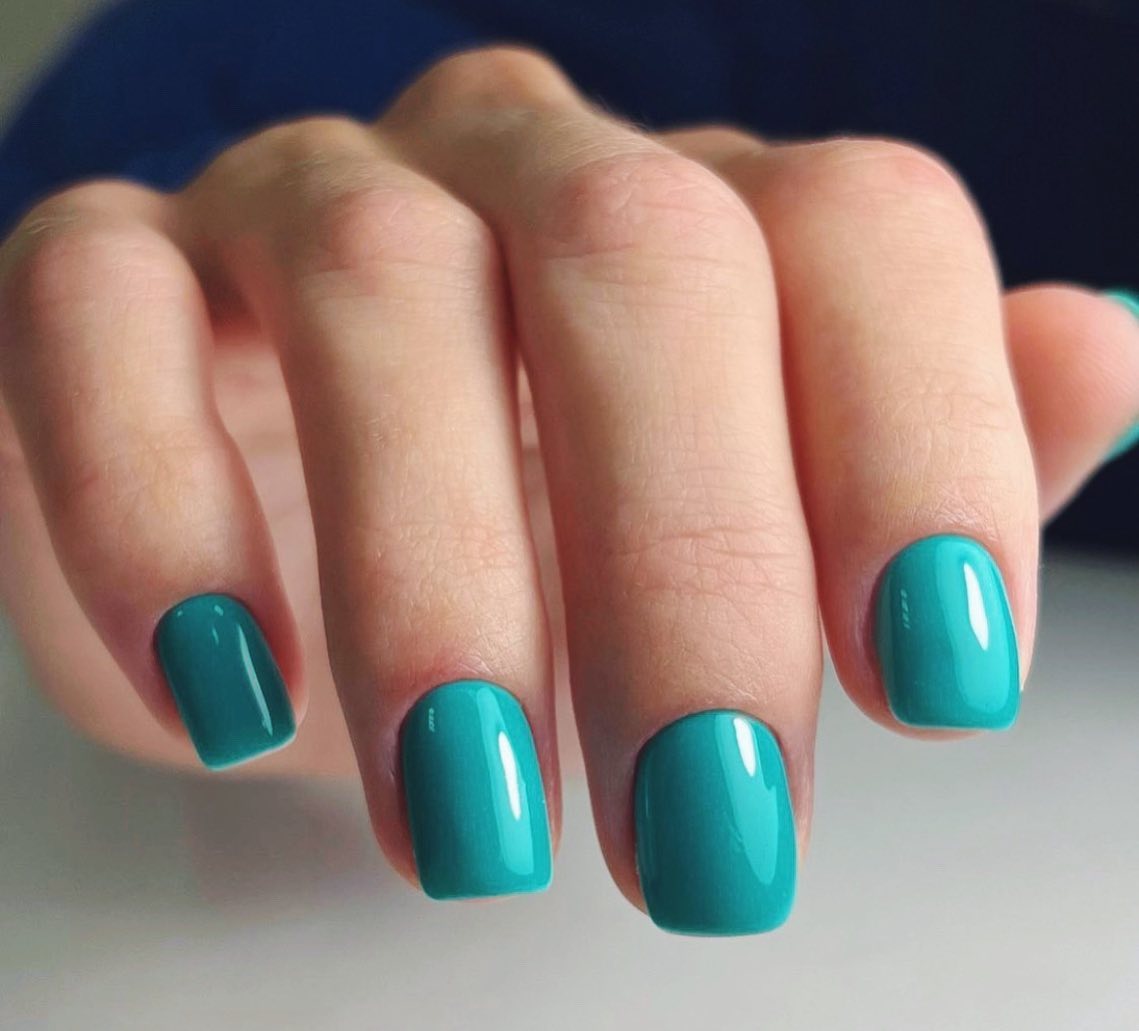Manicure with Akzentz Luxio Juxtapose turquoise gel
