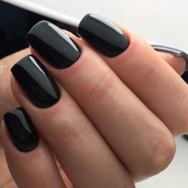 Akzentz Luxio Noir gel color and finish