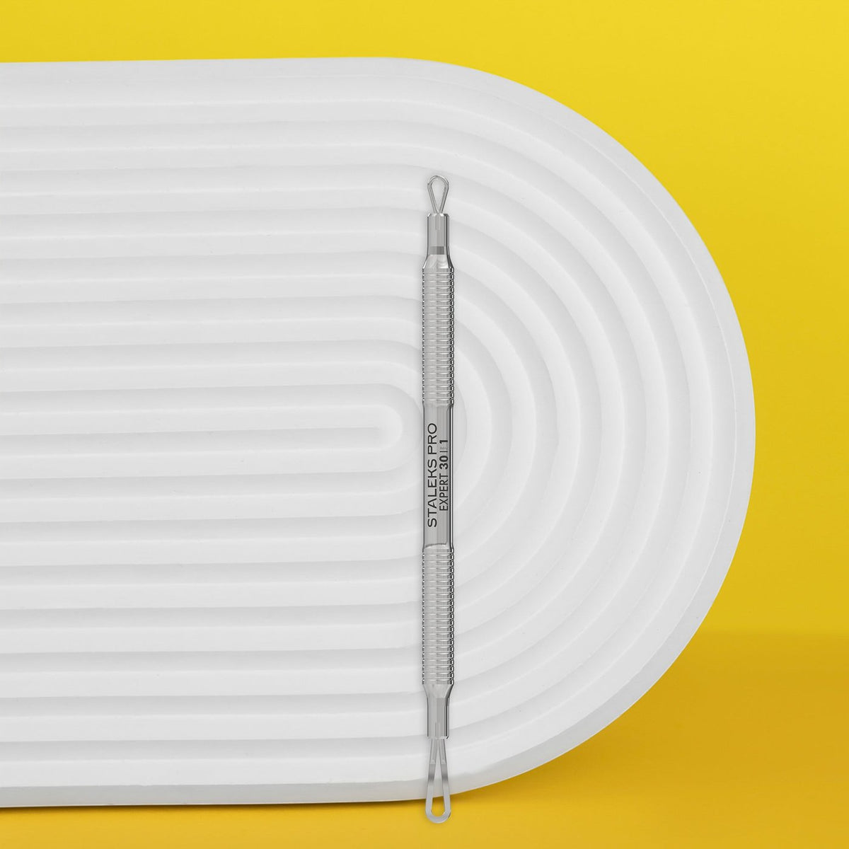 Staleks Expert 30 Type 1 double-ended loop extractor on a white tray with yellow background